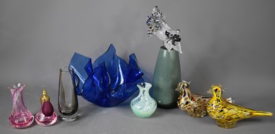 Lot 191 - A selection of Mid Century and later glassware...
