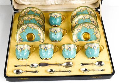 Lot 139 - A cased set of Royal Worcester cups and...