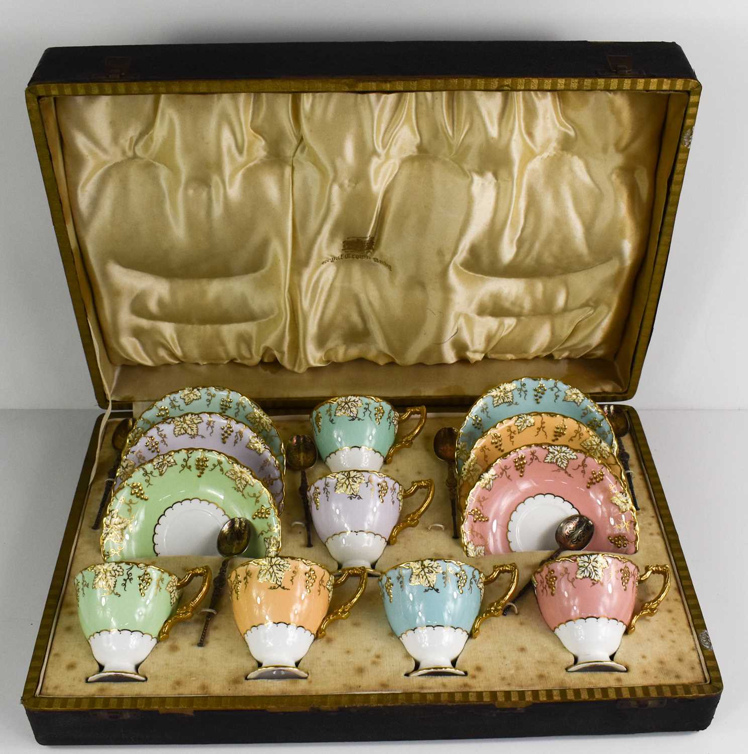 Lot 123 - A cased set of Royal Crown Derby tea cups and...