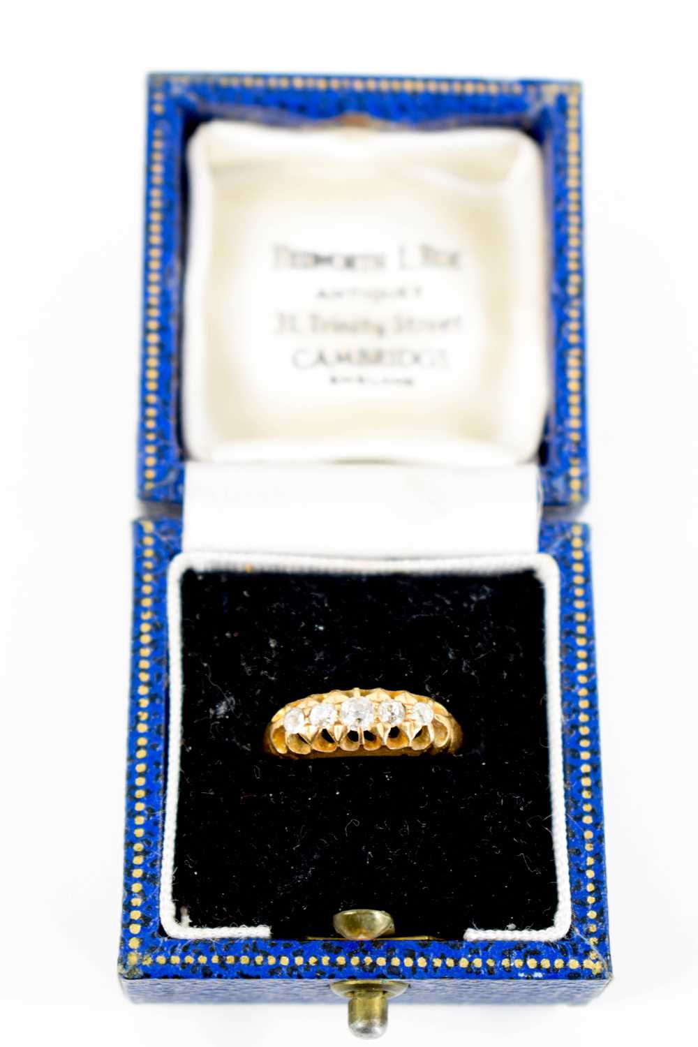 Lot 139 - An 18ct gold and five stone graduated diamond...