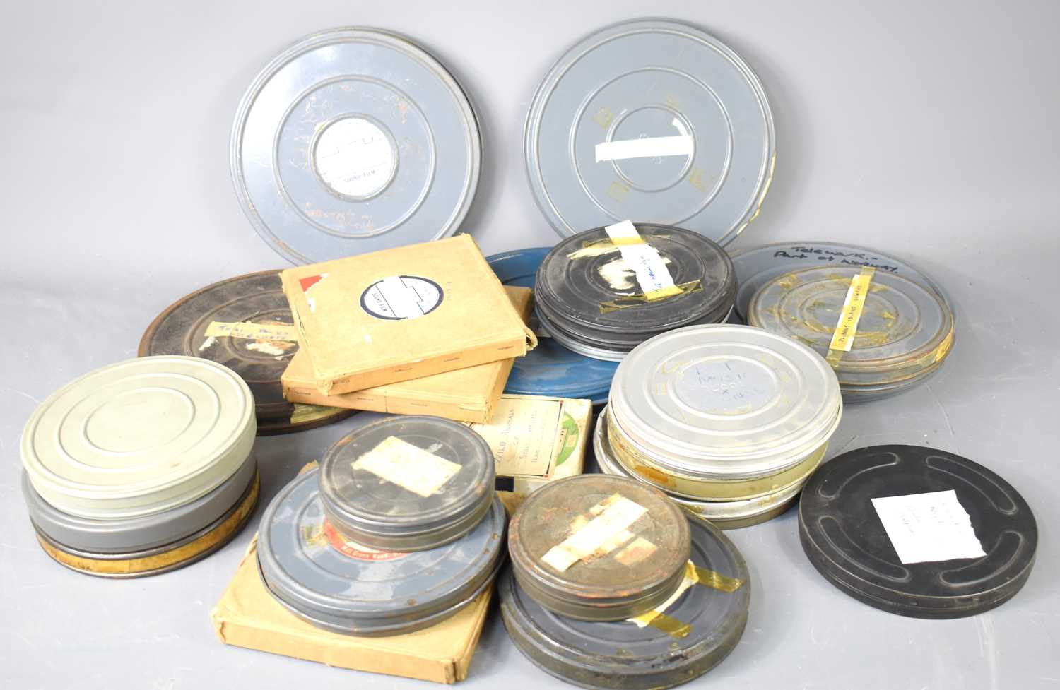 Lot 54 - A group of 16mm cine film to include Eskimo...