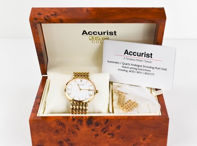 Lot 283 - An elegant gentleman's 9ct gold wristwatch...