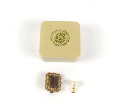 Lot 223 - A Victorian mourning brooch, with rolled gold...